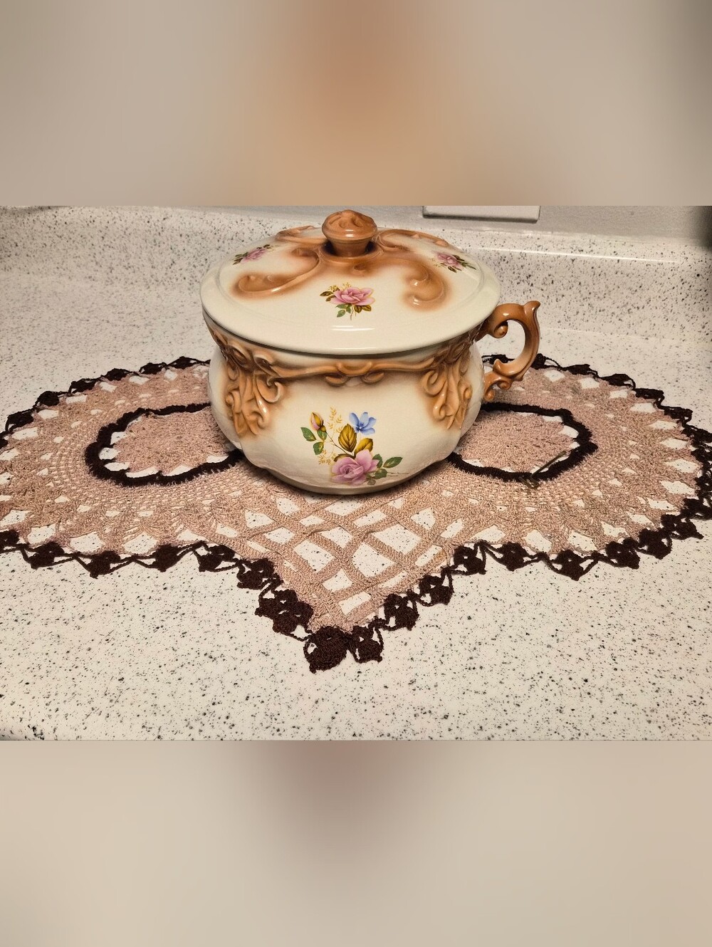 Beautiful Vintage 1976 Arnel's Ceramic Chamber Pot 🌹